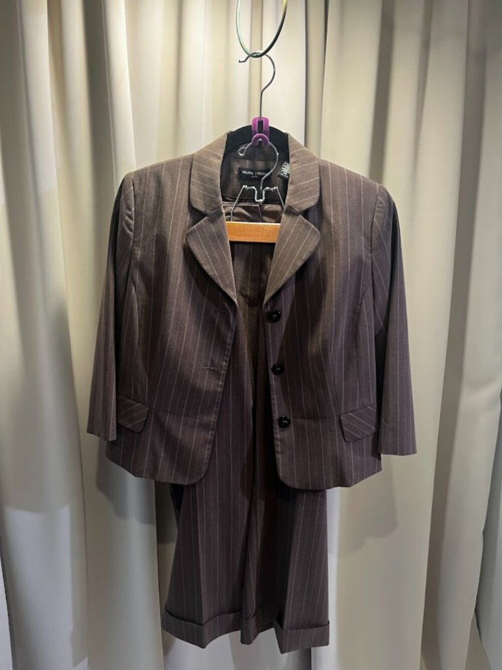 Valerie Stevens Light Brown Pin Striped Capri Pant Suit Size 8 Petite